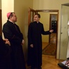 Abp Paolo Pezzi w pokoju papieskim