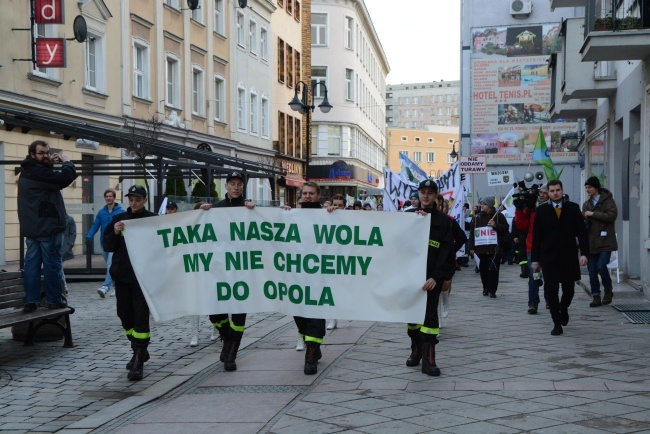 Manifestacja przeciw powiększeniu Opola