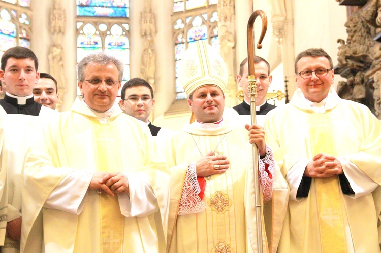 Święcenia biskupie ks. Leszkiewicza, cz. II. Goście i życzenia.