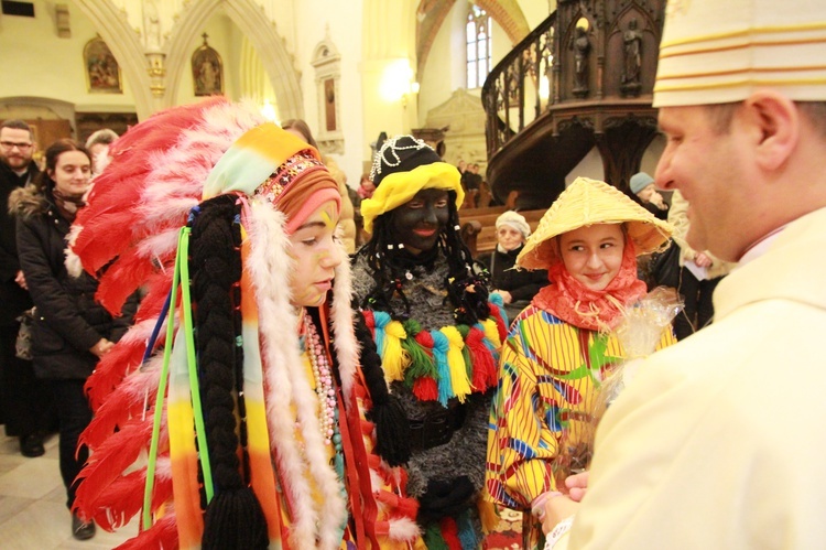 Święcenia biskupie ks. Leszkiewicza, cz. II. Goście i życzenia.