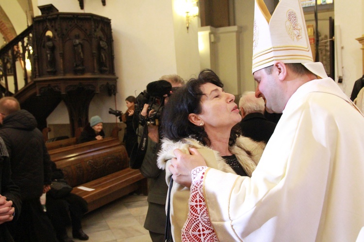 Święcenia biskupie ks. Leszkiewicza, cz. II. Goście i życzenia.