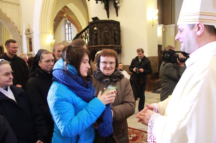 Święcenia biskupie ks. Leszkiewicza, cz. II. Goście i życzenia.