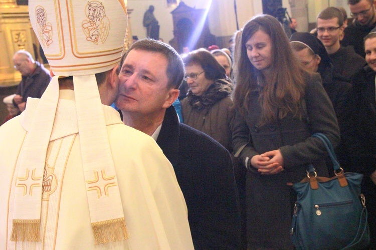 Święcenia biskupie ks. Leszkiewicza, cz. II. Goście i życzenia.