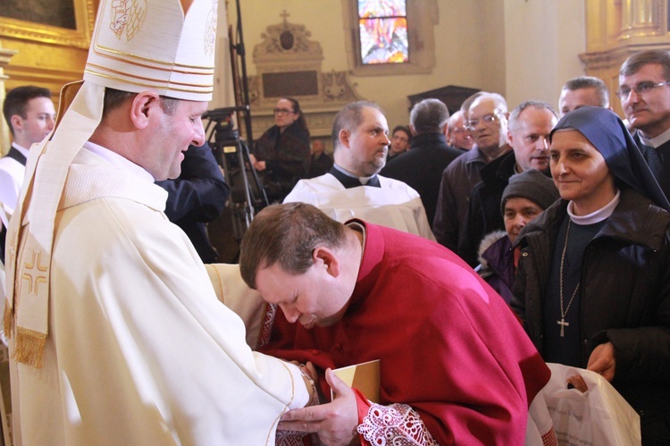 Święcenia biskupie ks. Leszkiewicza, cz. II. Goście i życzenia.