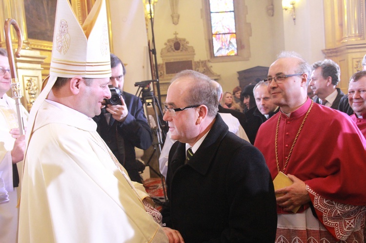 Święcenia biskupie ks. Leszkiewicza, cz. II. Goście i życzenia.