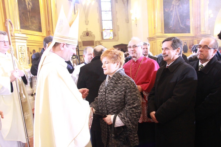 Święcenia biskupie ks. Leszkiewicza, cz. II. Goście i życzenia.