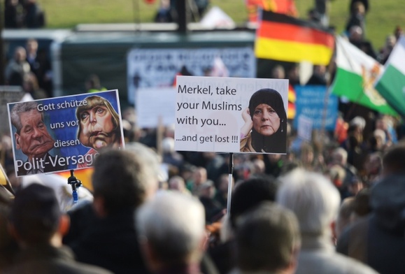 Demonstracje przeciwników imigracji 