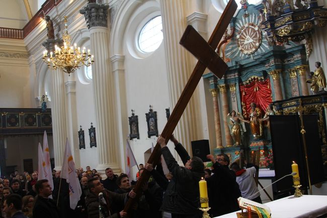 Zakończenie peregrynacji symboli ŚDM w Skrzatuszu