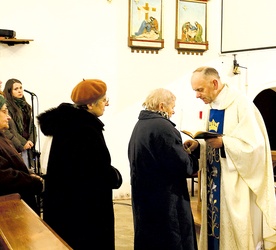  W czasie Mszy św. ks. Józef Kożuchowski udzielił sakramentu  namaszczenia chorych. Przeczytał również Orędzie papieża Franciszka na XXIV Światowy Dzień Chorego 