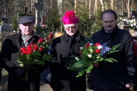 Na grobie ks. Barczewskiego złożono podczas uroczystości kwiaty