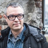 Marek Horodniczy Dziennikarz, publicysta, pracownik Narodowego Centrum Kultury. W latach 2005–2007 kierował „Frondą”, a następnie magazynem „44/Czterdzieści i Cztery”. Jest autorem telewizyjnego cyklu „Portret trumienny”, współredagował i współprowadził program „Koniec końców”. Od 2 marca wraz z Agnieszką Szydłowską na antenie TVP 1 poprowadzi magazyn „Pegaz”. 