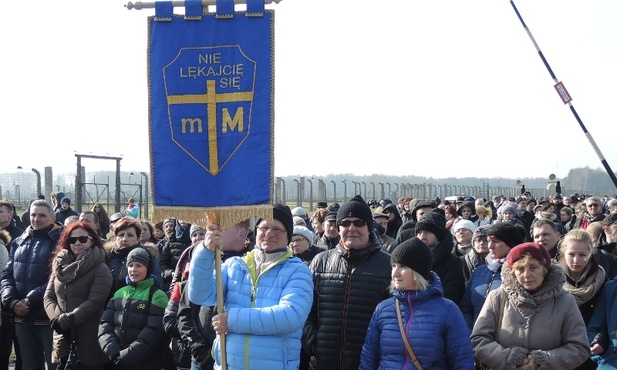 Wśród uczestników Drogi Krzyżowej było wielu członków Krucjaty Wyzwolenia Człowieka