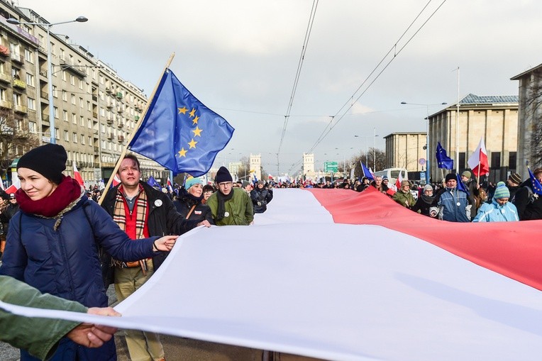 Marsz KOD w obronie Lecha Wałęsy