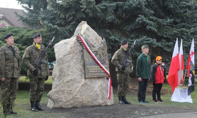 Odsłonięcie pomnika Żołnierzy Wyklętych w Żarach