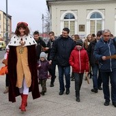 Uczestników zabawy na Miasto Kazimierzowskie odprowadził sam św. Kazimierz