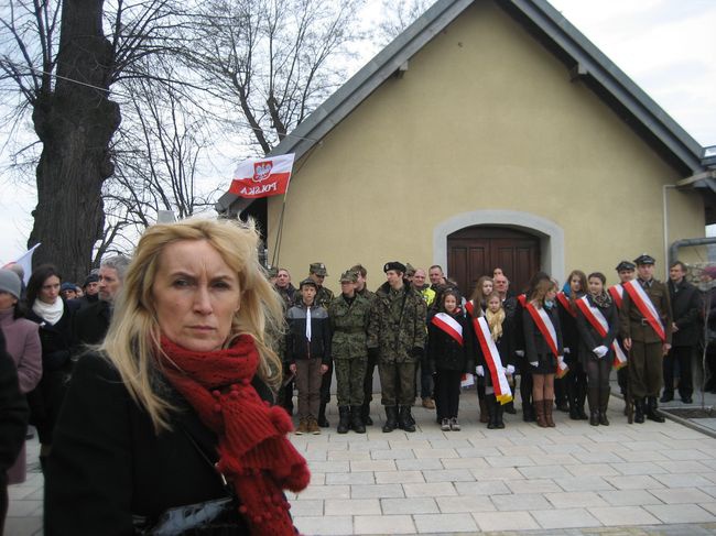 Pomnik Niezłomnym - Ojczyzna w Morawicy