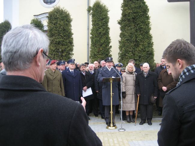 Pomnik Niezłomnym - Ojczyzna w Morawicy