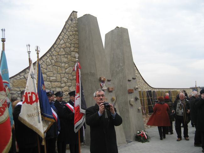 Pomnik Niezłomnym - Ojczyzna w Morawicy