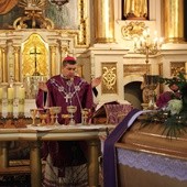 Mszy św. pogrzebowej przewodniczył bp Wojciech Osial