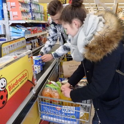 Uczniowie podzielili się z ubogimi