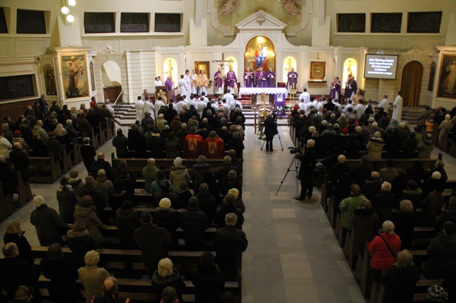 Pożegnanie śp. ks. Franciszka Rozwoda w parafii św. Franciszka z Asyżu