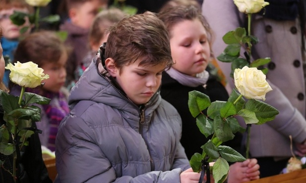 Opłakiwali Klaudię także jej szkolni koledzy i koleżanki