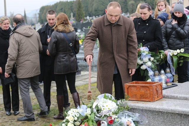 Ostatnie pożegnanie 9-letniej śp. Klaudii Pająk z Pisarzowic