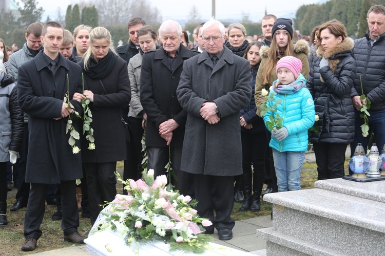 Ostatnie pożegnanie 9-letniej śp. Klaudii Pająk z Pisarzowic