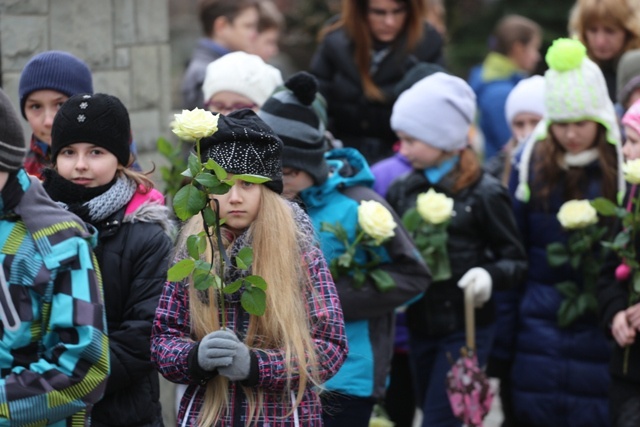 Ostatnie pożegnanie 9-letniej śp. Klaudii Pająk z Pisarzowic