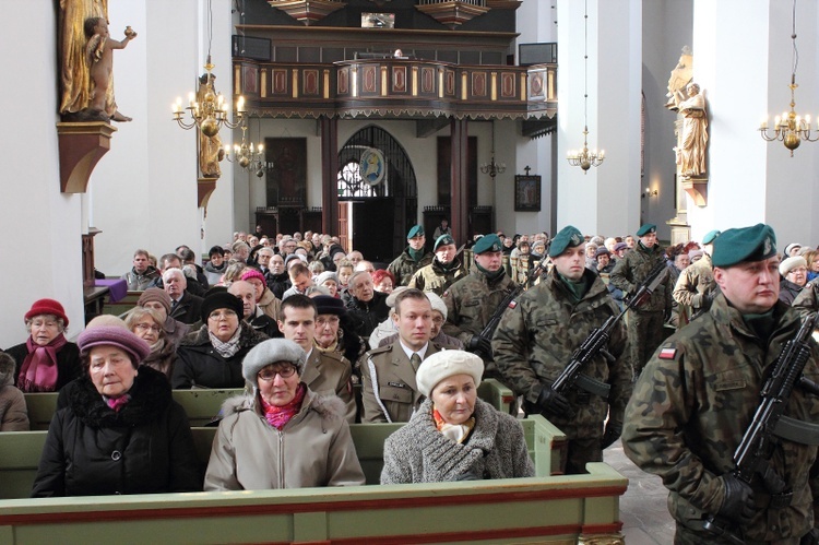 Odsłonięcie tablicy upamiętniającej śp. bp. Tadeusza Płoskiego