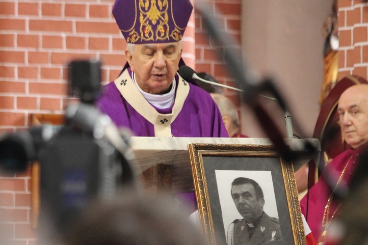 Odsłonięcie tablicy upamiętniającej śp. bp. Tadeusza Płoskiego