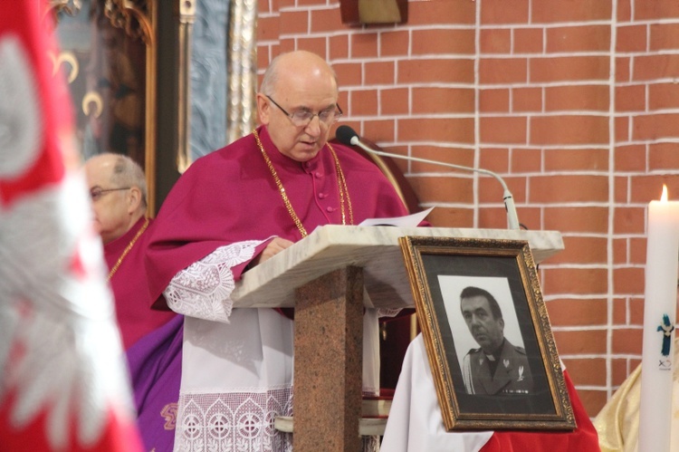 Odsłonięcie tablicy upamiętniającej śp. bp. Tadeusza Płoskiego