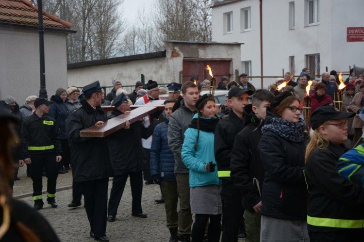 Droga Krzyżowa ulicami Karlina