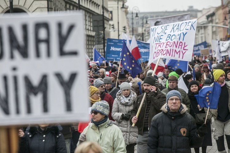 Marsz KOD w obronie Trybunału