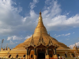 Birma: Wojsko splądrowało sto obiektów religijnych