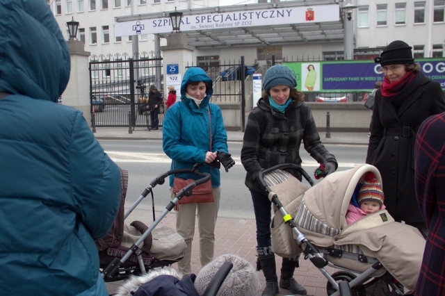 Pikieta przed Szpitalem Świętej Rodziny