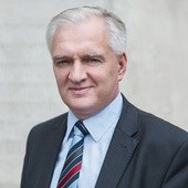 Jarosław Gowin Jest założycielem i prezesem partii Polska Razem oraz przewodniczącym klubu parlamentarnego Zjednoczona Prawica. Wicepremier i minister nauki i szkolnictwa wyższego w rządzie Beaty Szydło. Z wykształcenia doktor filozofii. Mieszka w Krakowie.