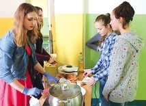  To, że w elbląskiej szkole SPSK można rozwinąć np. talent kulinarny, to nie czcze przechwałki. Uczniowie częstowali gości własnoręcznie wykonanymi daniami