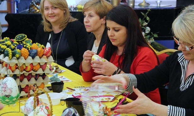 A pisanek w "Łaźni" przybywało, przybywało, przybywało...