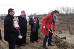 "Świętymi kamieniami są ludzie"