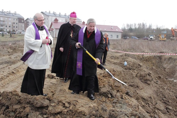 "Świętymi kamieniami są ludzie"