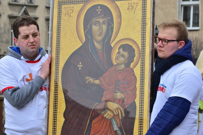 Początek peregrynacji krzyża i ikony w Świdnicy