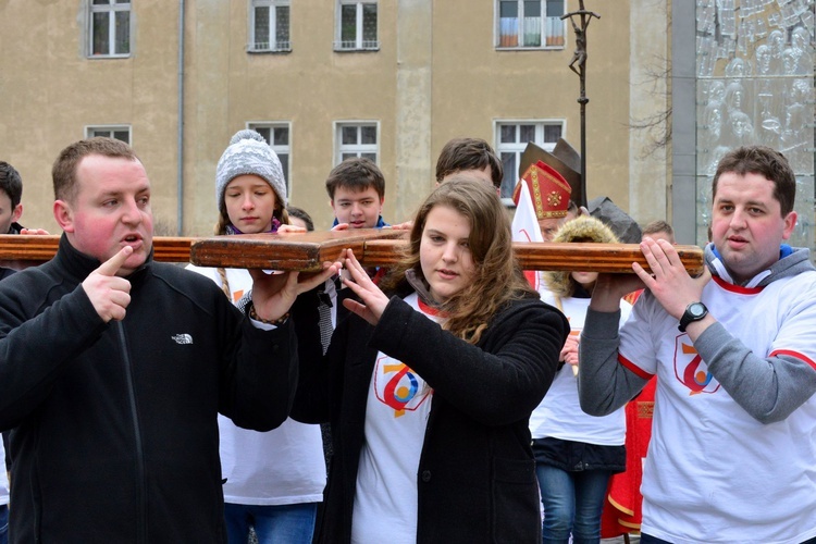 Początek peregrynacji krzyża i ikony w Świdnicy