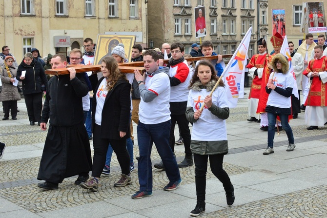 Początek peregrynacji krzyża i ikony w Świdnicy