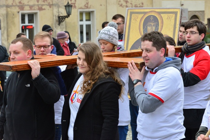 Początek peregrynacji krzyża i ikony w Świdnicy