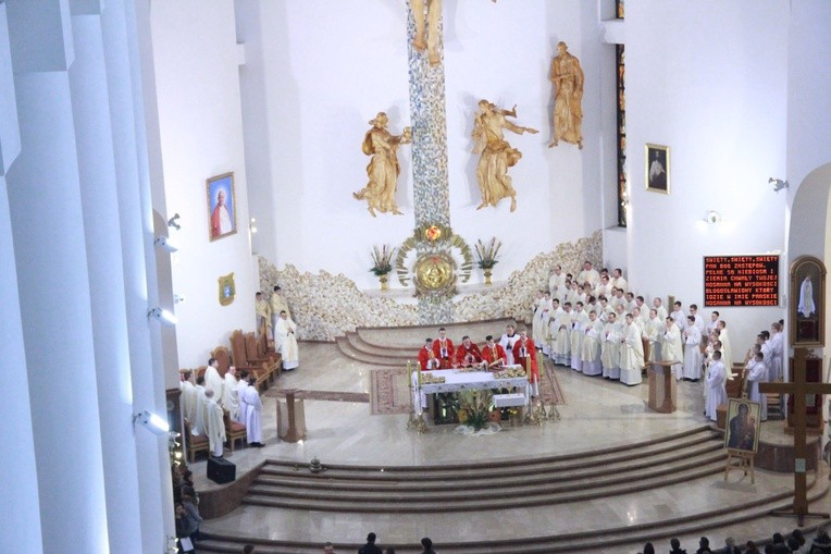Synaj w Tarnowie. Eucharystia w kościele pw. bł. Karoliny