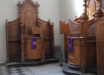 Konfesjoanły w bazylice katedralnej w Łowiczu