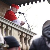 Kard. Dziwisz: Naród jest już zmęczony