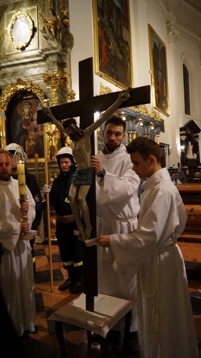 Wielki Piątek w łowickiej katedrze