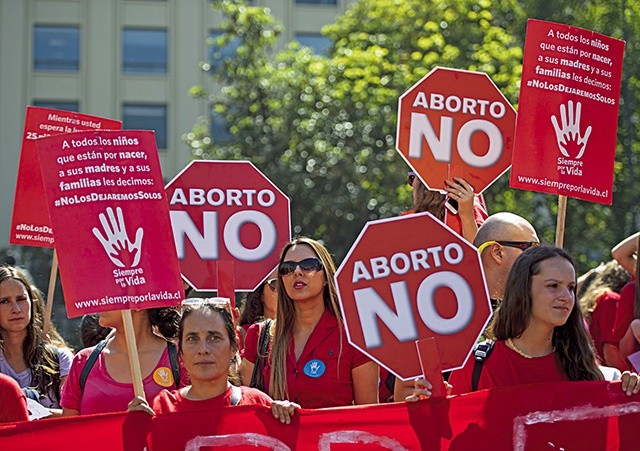 Protest przeciwko próbie legalizacji aborcji przed siedzibą chilijskiego parlamentu  21 marca 2016 r.